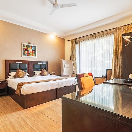 Royal Residence Mg Road 古尔冈 外观 照片