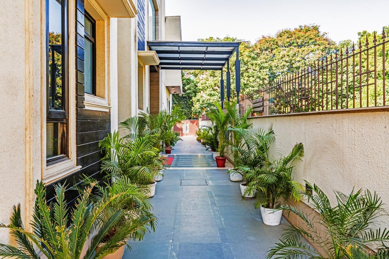 Royal Residence Mg Road 古尔冈 外观 照片