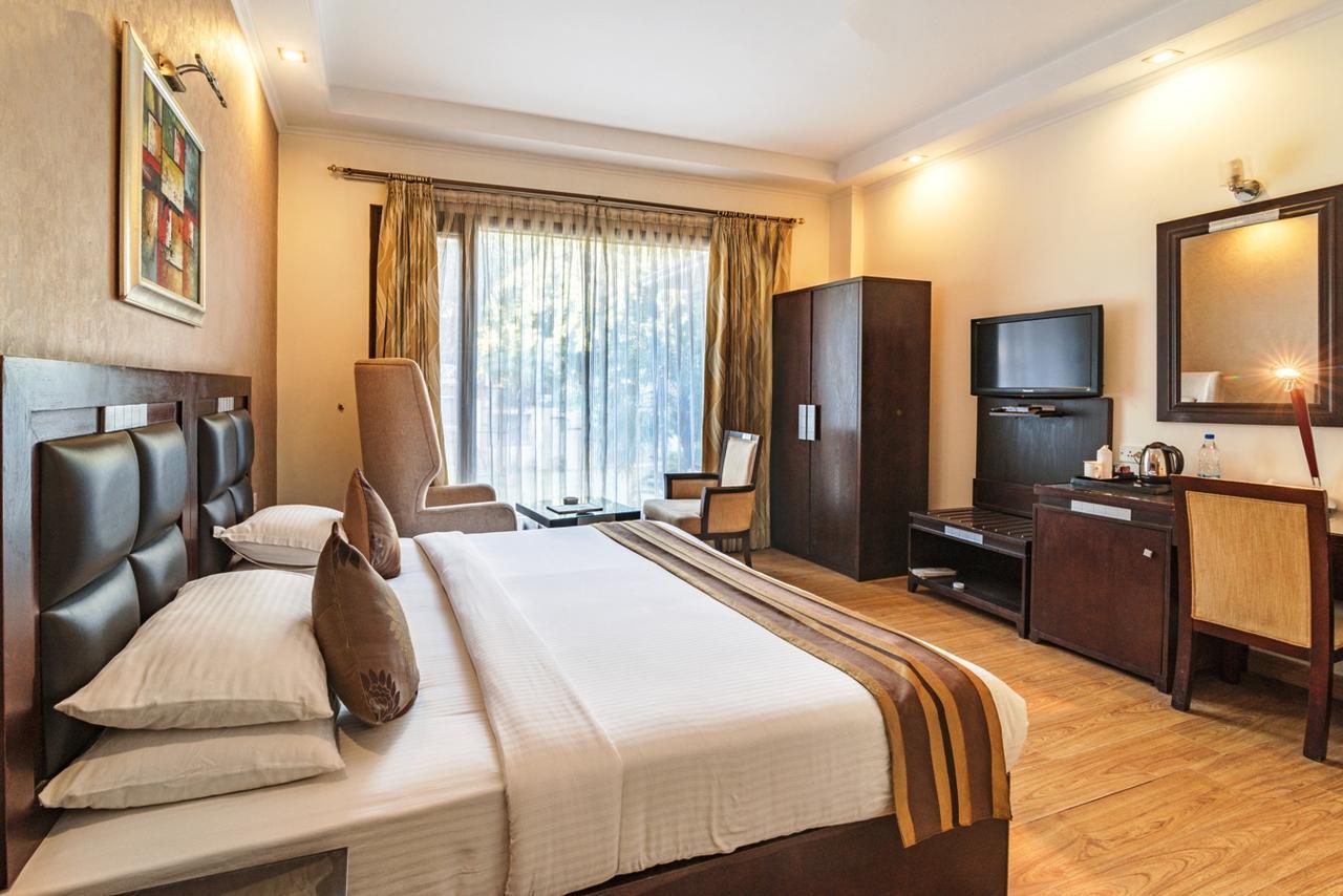 Royal Residence Mg Road 古尔冈 外观 照片