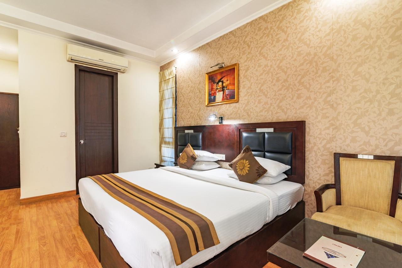 Royal Residence Mg Road 古尔冈 外观 照片