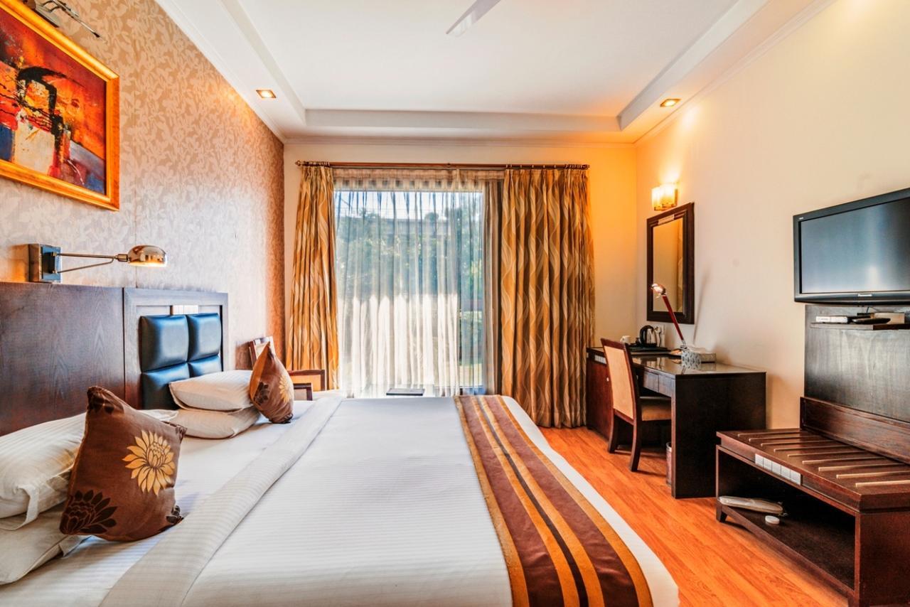 Royal Residence Mg Road 古尔冈 外观 照片