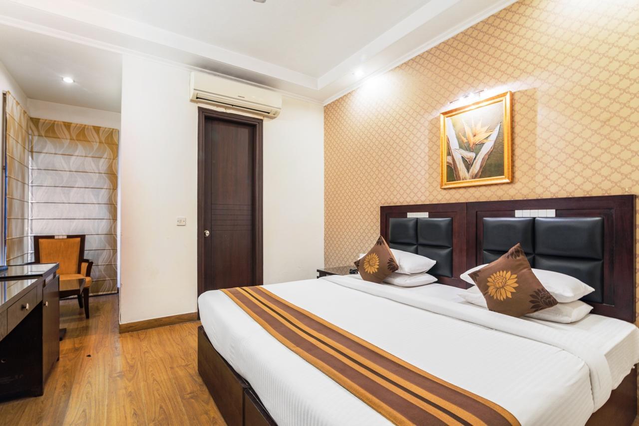 Royal Residence Mg Road 古尔冈 外观 照片