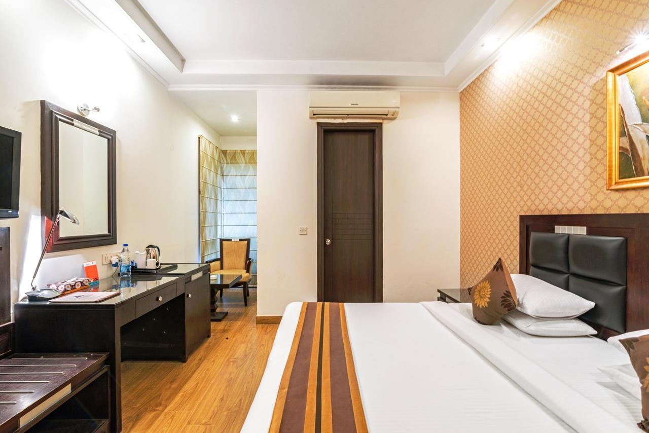 Royal Residence Mg Road 古尔冈 外观 照片