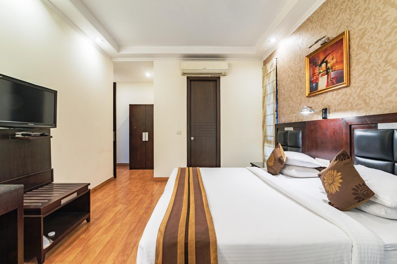 Royal Residence Mg Road 古尔冈 外观 照片