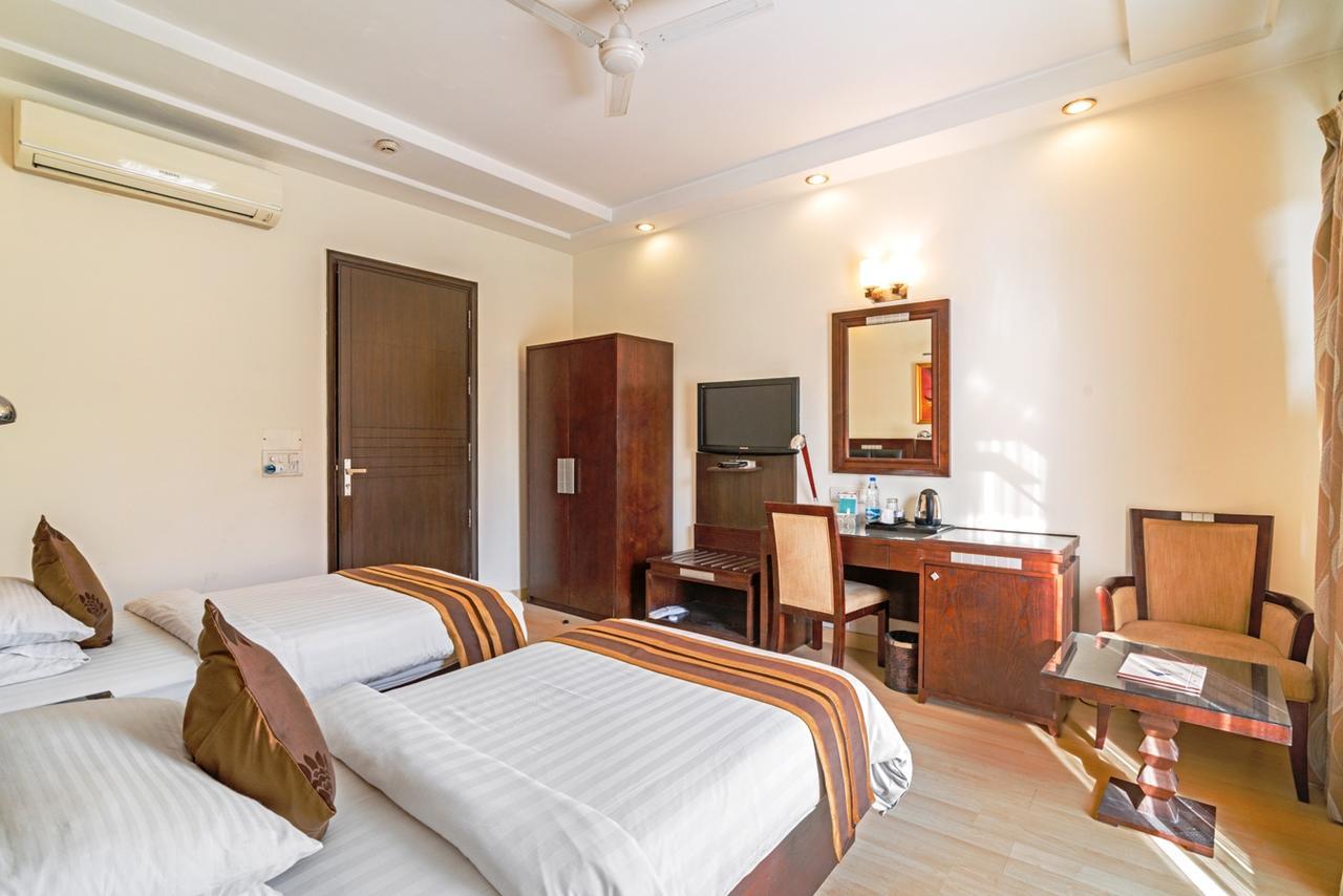 Royal Residence Mg Road 古尔冈 外观 照片
