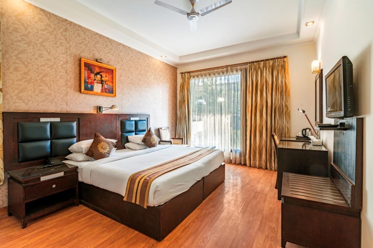 Royal Residence Mg Road 古尔冈 外观 照片