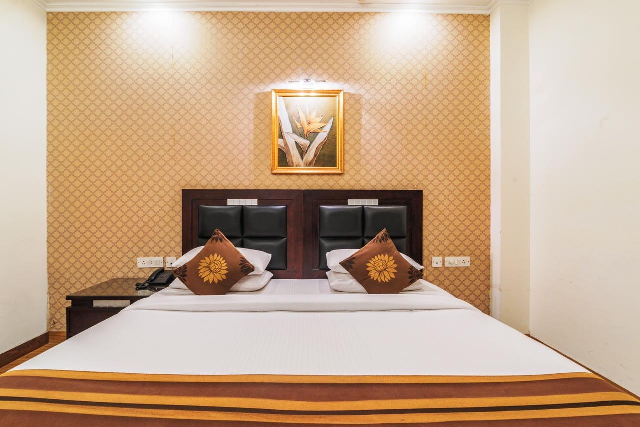 Royal Residence Mg Road 古尔冈 外观 照片