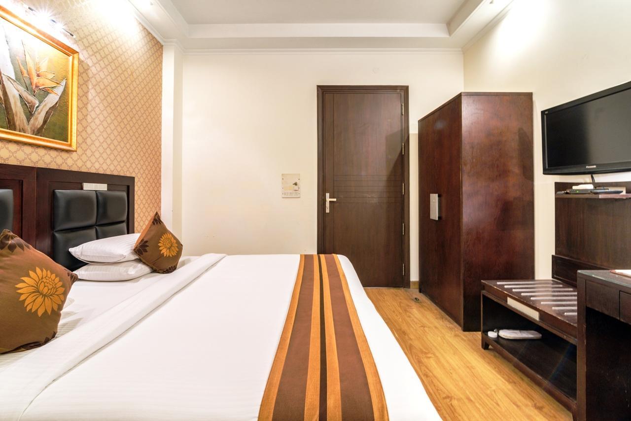 Royal Residence Mg Road 古尔冈 外观 照片
