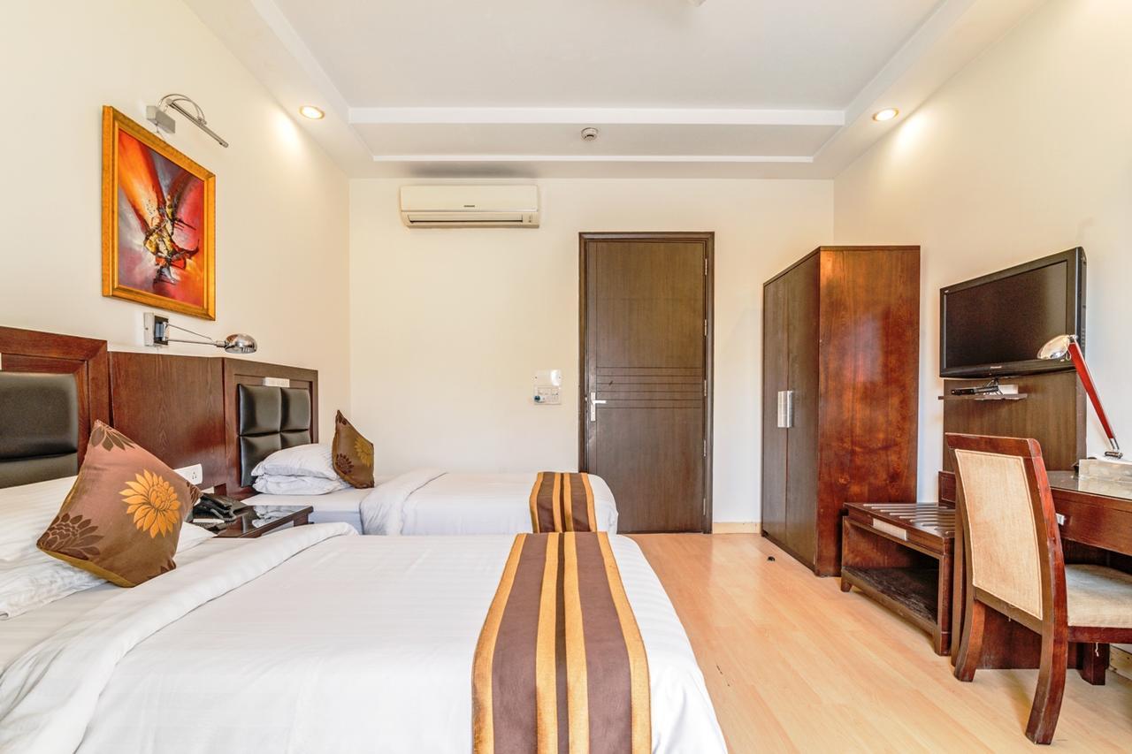 Royal Residence Mg Road 古尔冈 外观 照片