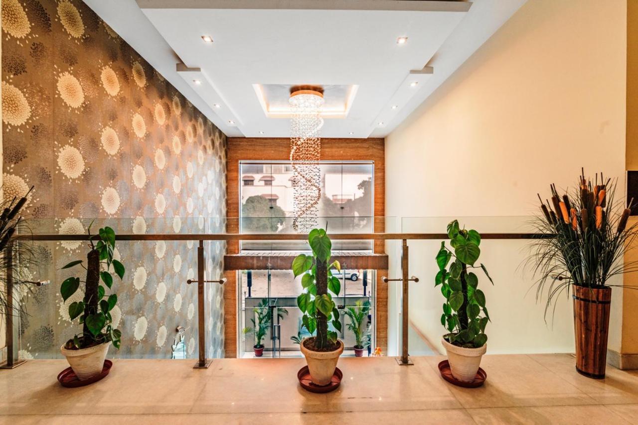 Royal Residence Mg Road 古尔冈 外观 照片