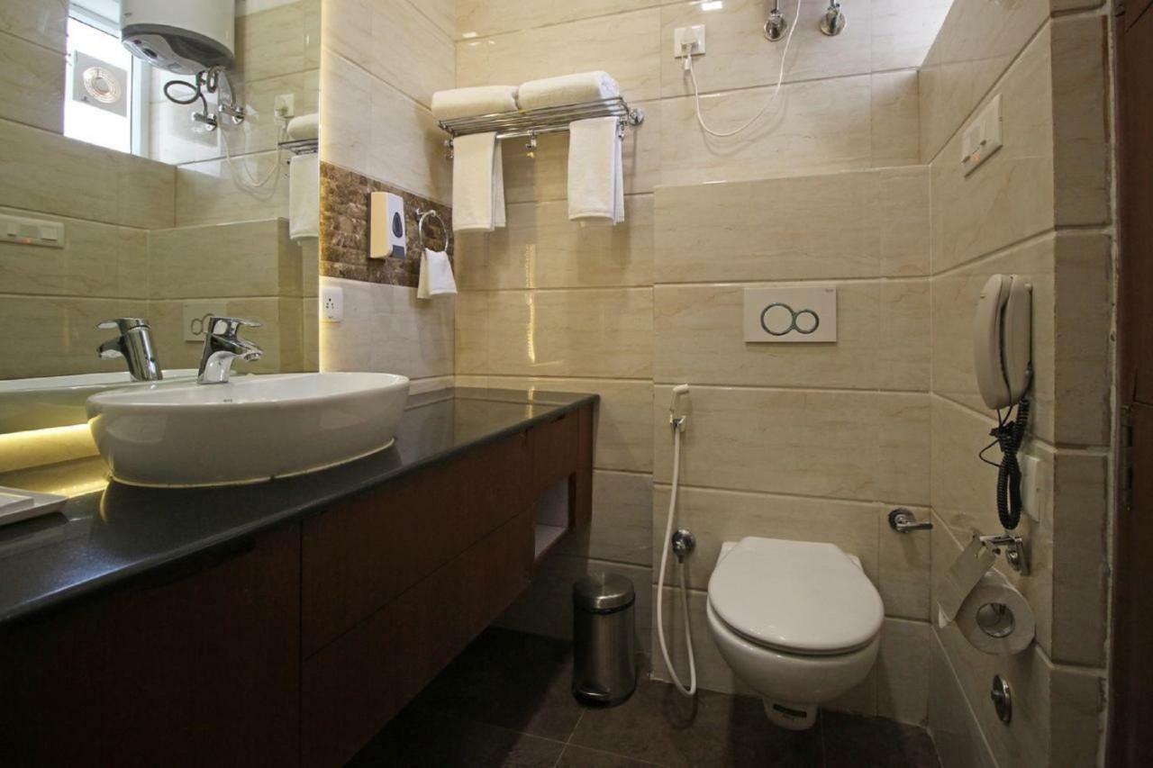 Royal Residence Mg Road 古尔冈 外观 照片